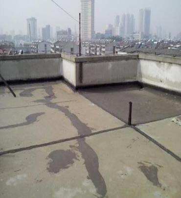 东乌珠穆沁漏水维修 楼顶漏水是什么原因，楼顶漏水维修方法是什么?